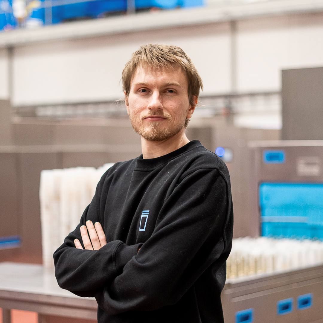 Iskander Enting - cupstack