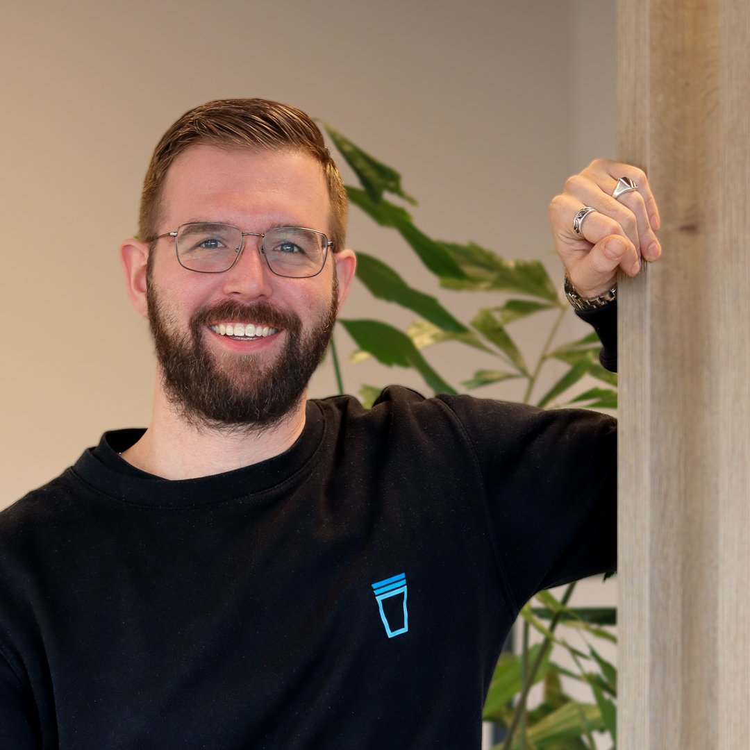 Frank van den Bosch - cupstack