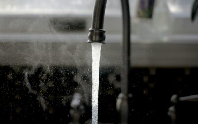 Is het veilig om herbruikbare bekers te wassen bij waterproblemen? Zo borgt Cupstack waterkwaliteit.
